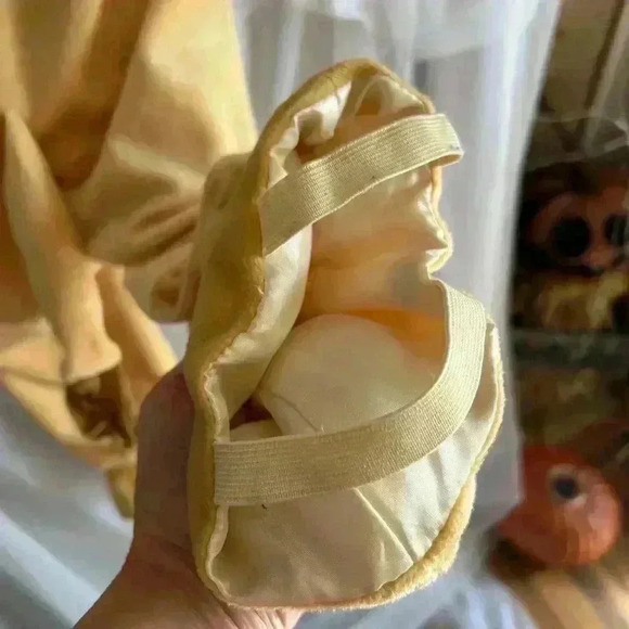 Wizard of Oz Childs Lion Costume. 2-3year old. Preowned. Foot Straps. - Picture 3 of 5